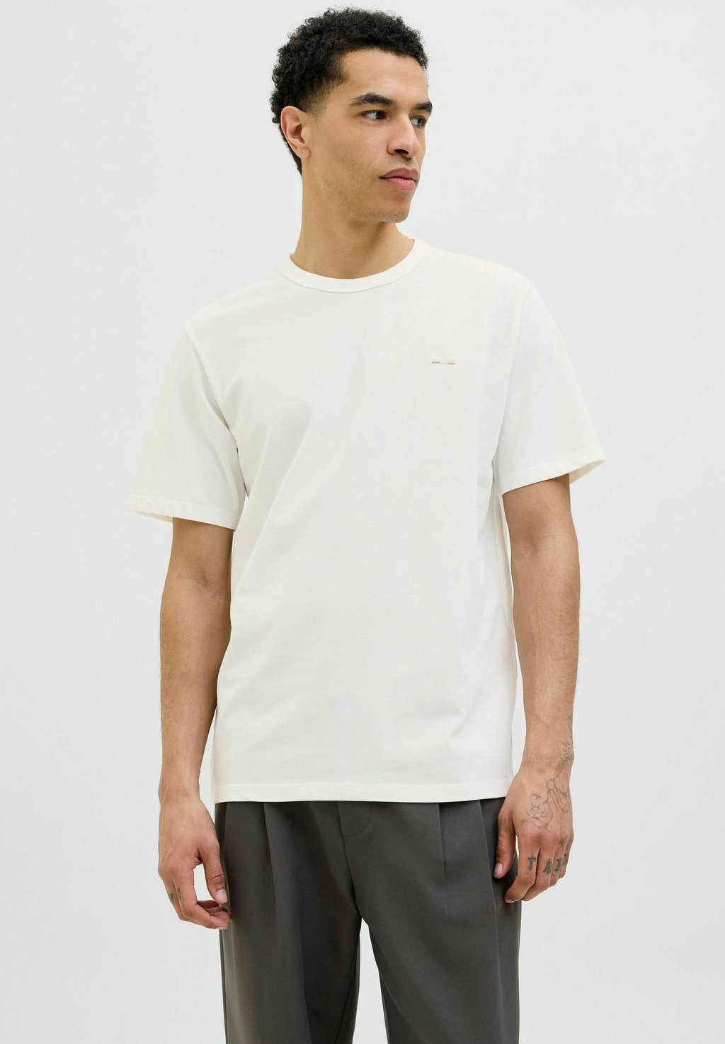 

Базовая футболка LOGO RUNDHALS Jack & Jones PREMIUM, кремовый