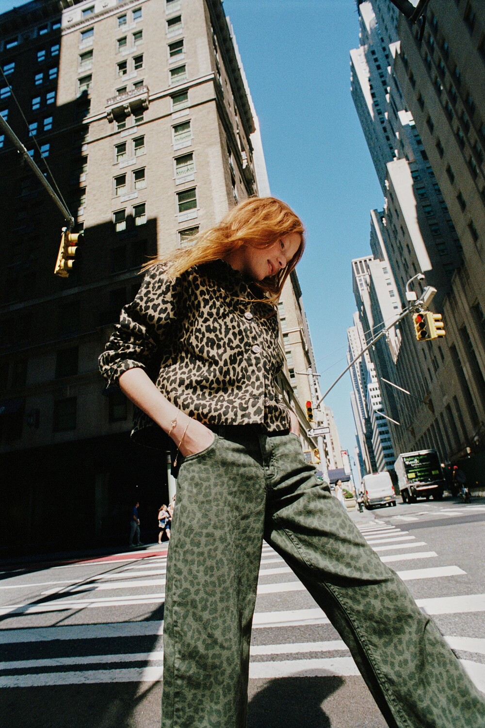 

Брюки с животным принтом ZARA, цвет leopard