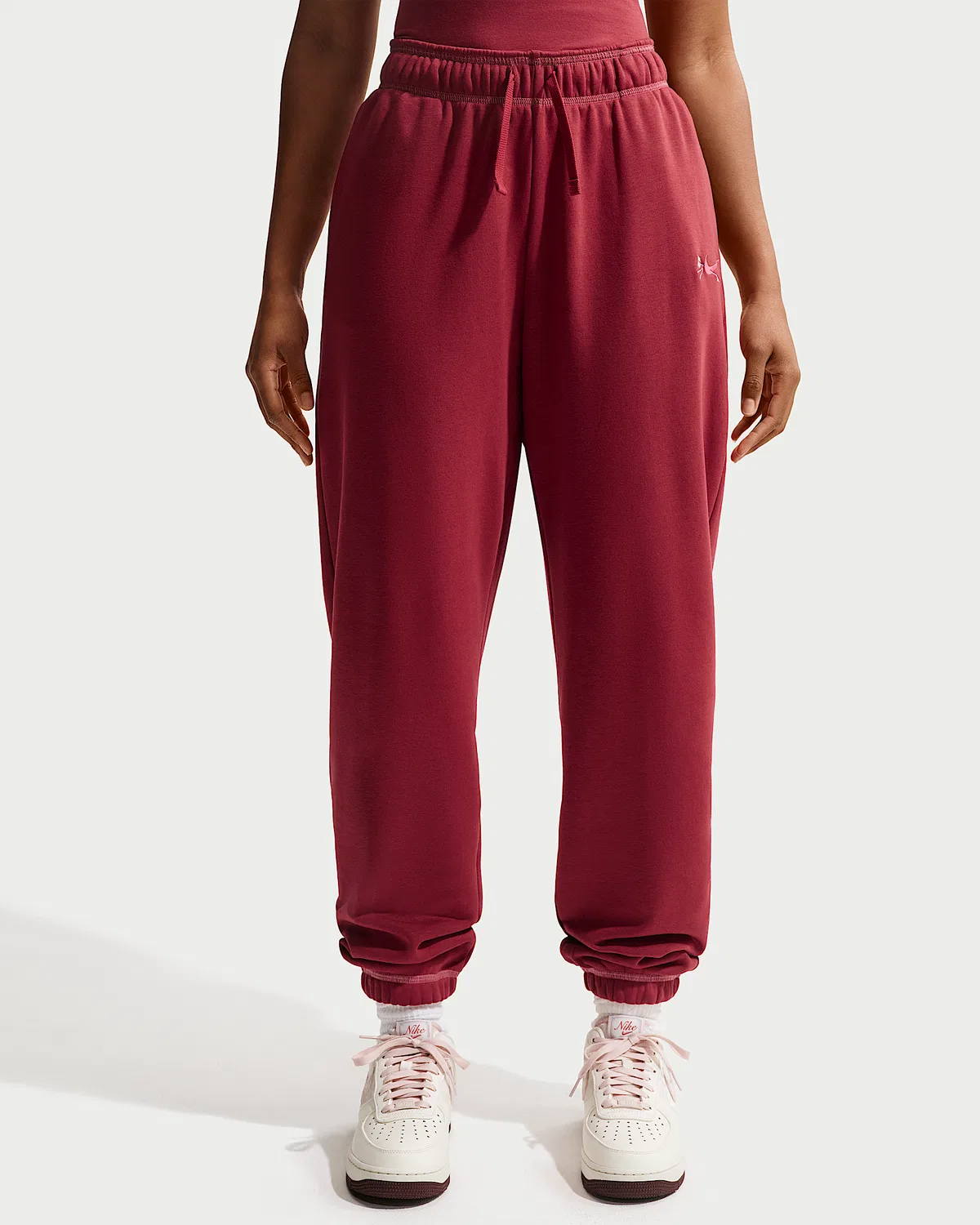 Женские свободные спортивные штаны Nike Sportswear Club Fleece со средней посадкой, Team Crimson/Peony — фото 2