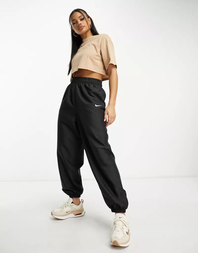 

Черные тканые джоггеры с парашютом Nike Trend