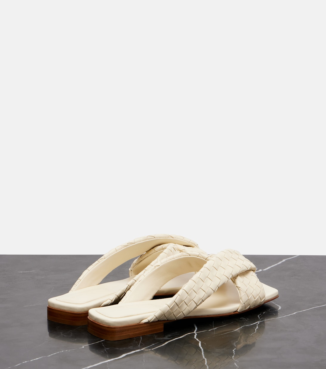 Сандалии Riva из кожи Intrecciato Bottega Veneta, Sea Salt — фото 2