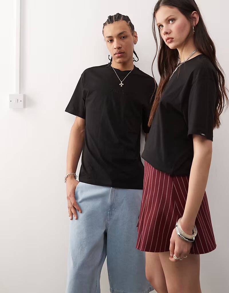 

Футболка Vans Essential oversize с вышитым логотипом по центру черного цвета