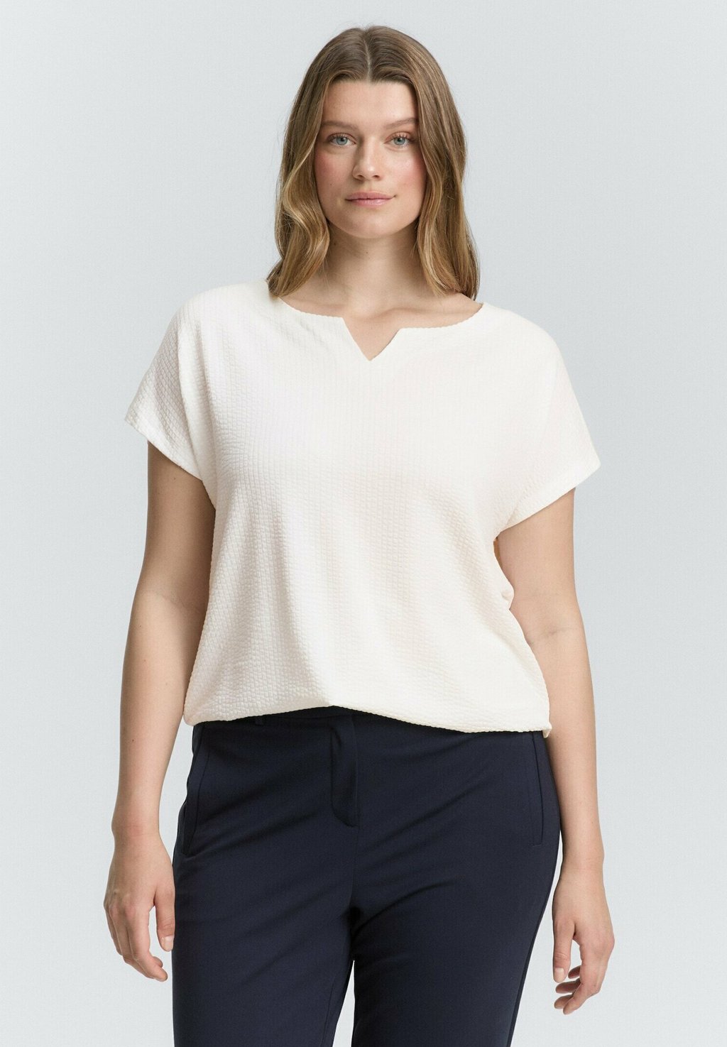 

Базовая футболка PLUS SIZE TOM TAILOR, кремовый