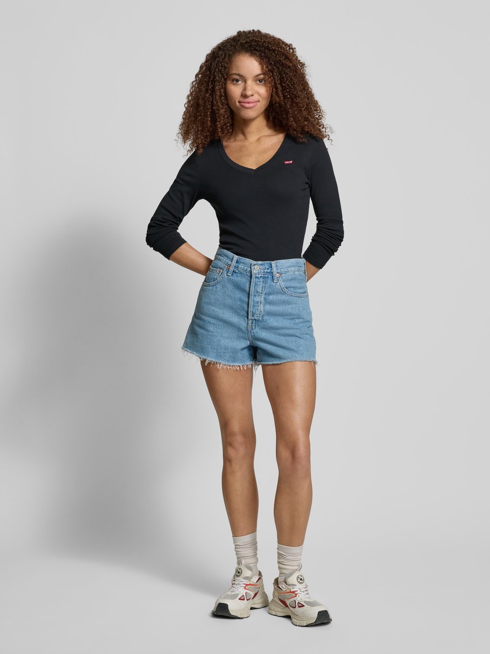 

Лонгслив с этикеткой Levi's, черный