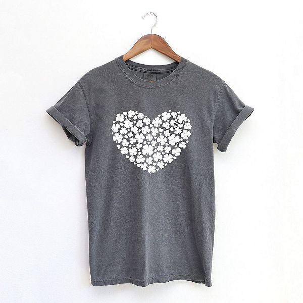 

Футболка Shamrock heart garment dyed Simply Sage Market, Pepper