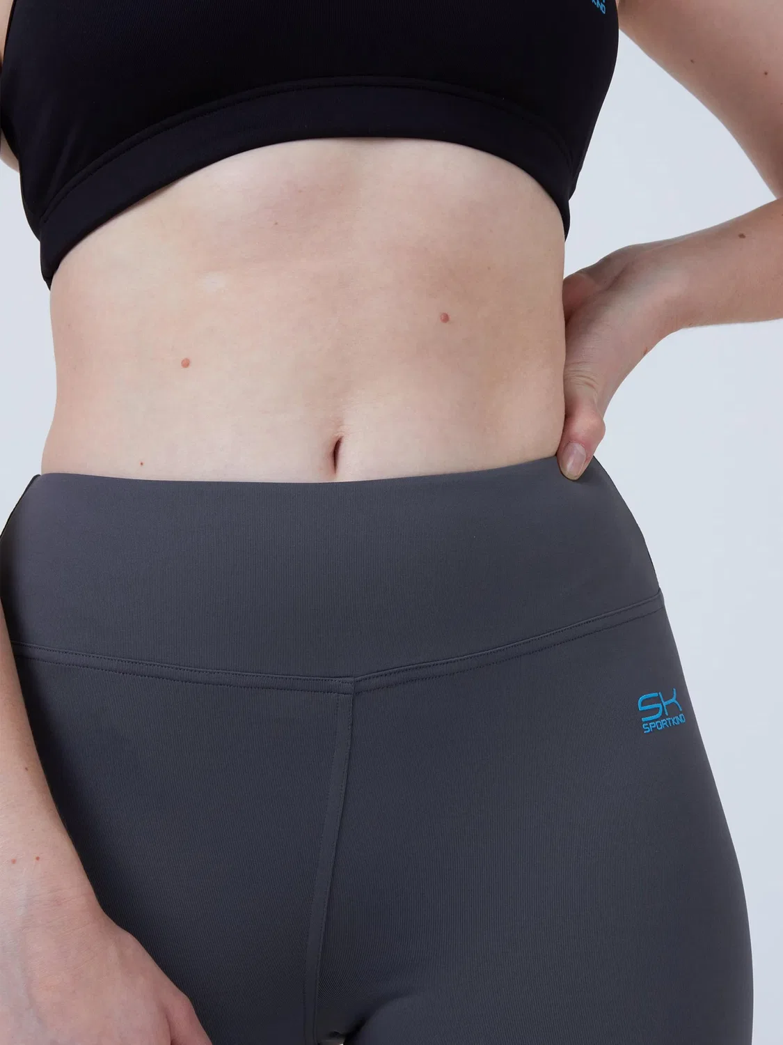 Узкие леггинсы Sportkind Short Tights серого цвета — фото 2