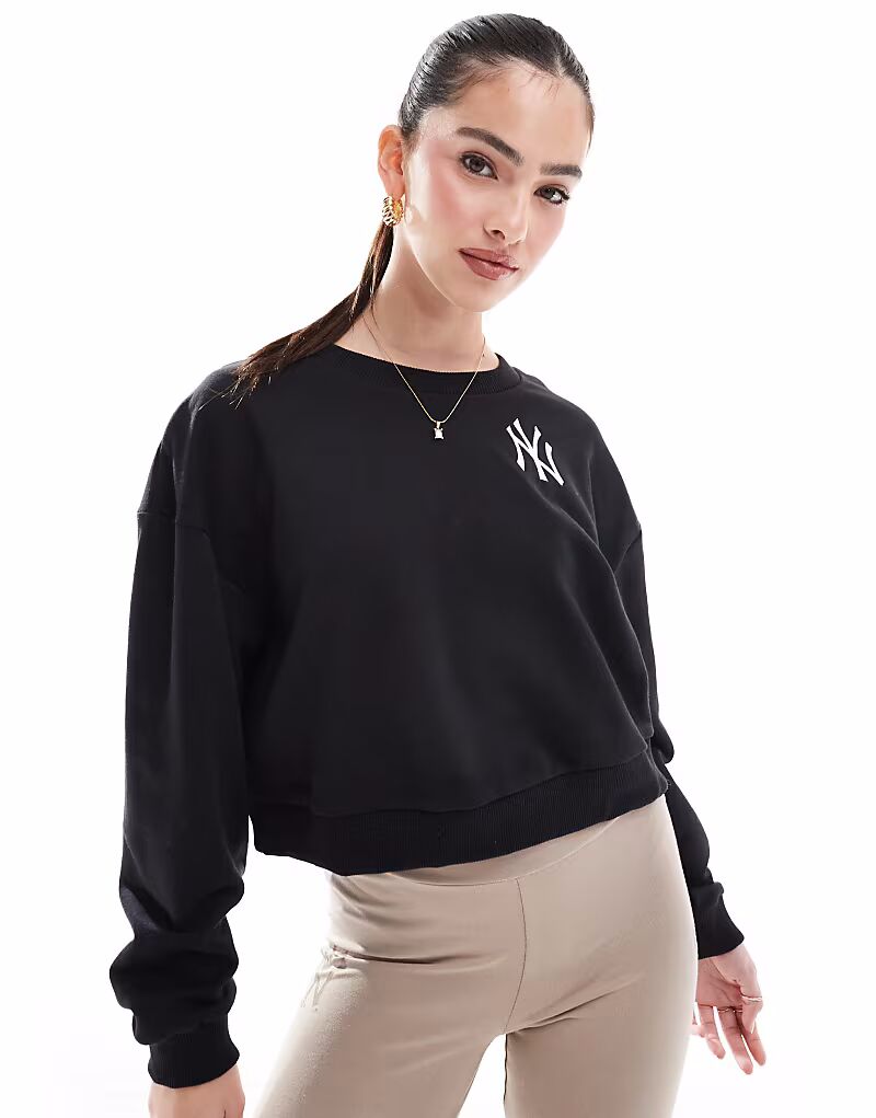 

Укороченный джемпер с логотипом New Era NY Yankees черного цвета
