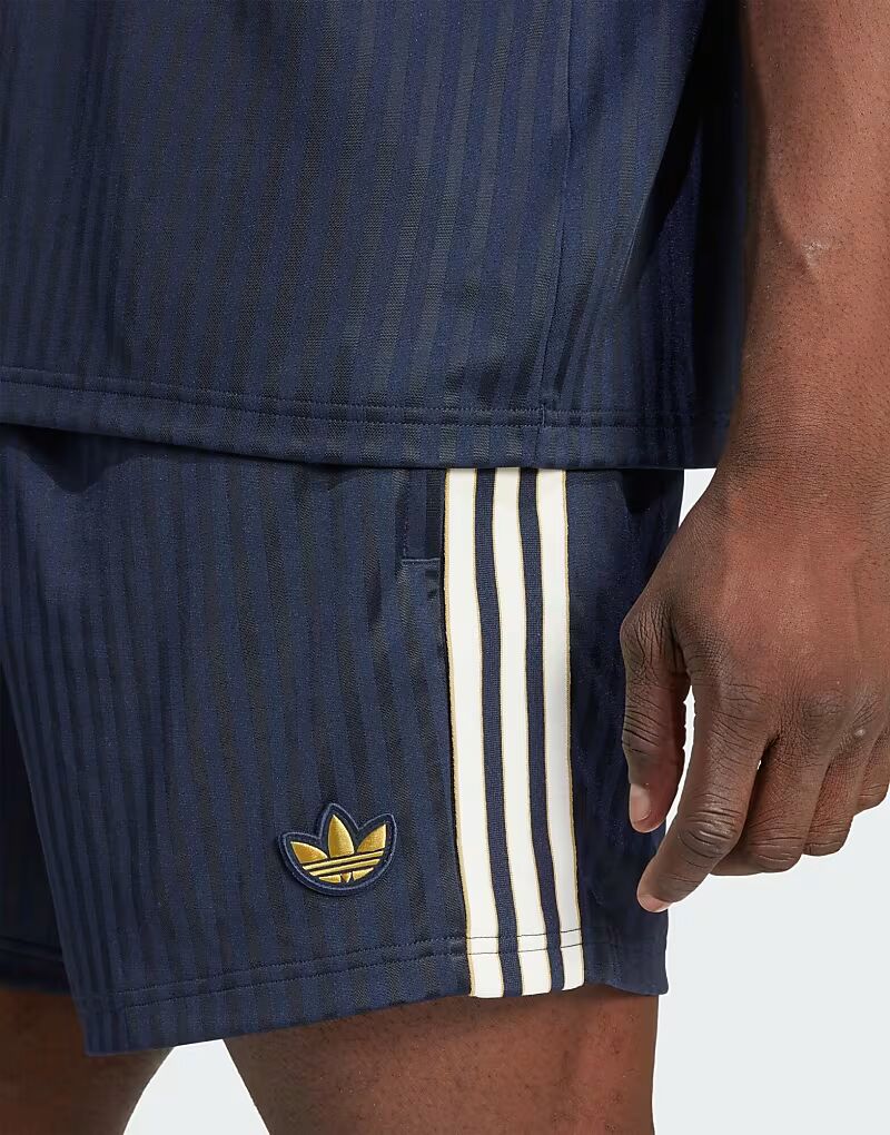 

Шорты Adidas Originals Juventus Terrace Icons с легендарными чернилами