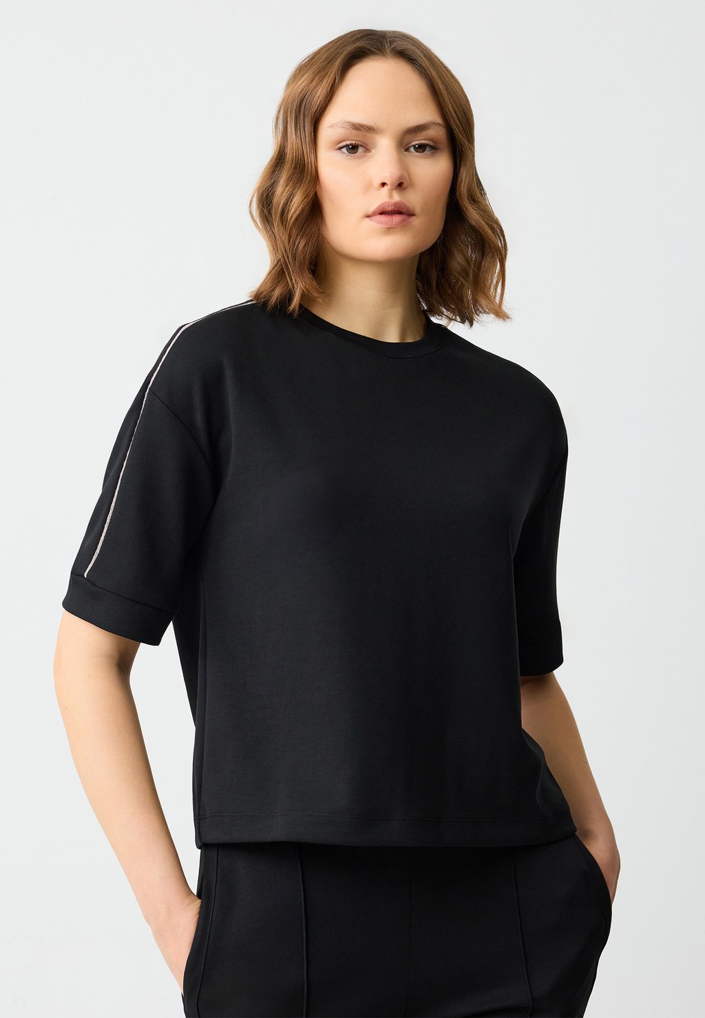 

Базовая футболка CREW NECK STRAIGHT CUT SHORT SLEEVE Jimmy Key, черный