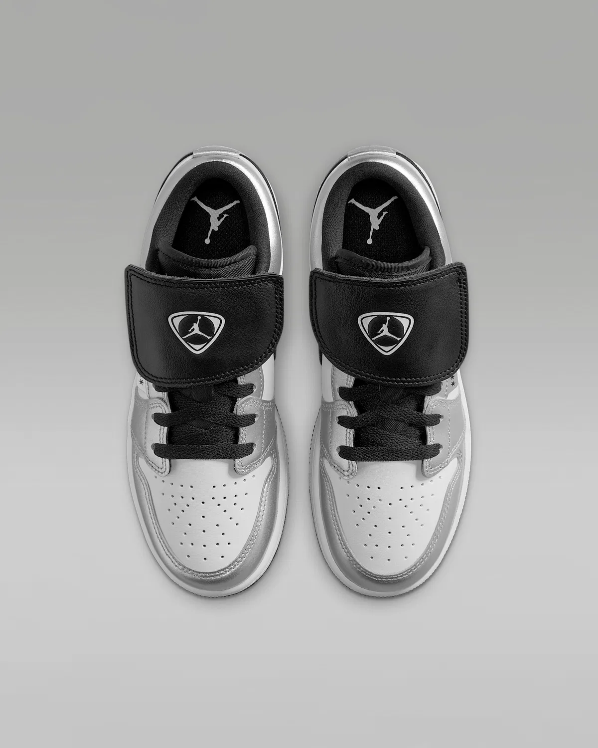 Кроссовки Big Kids' Air Jordan 1 Low SE, White/White/Metallic Silver/Black — фото 4