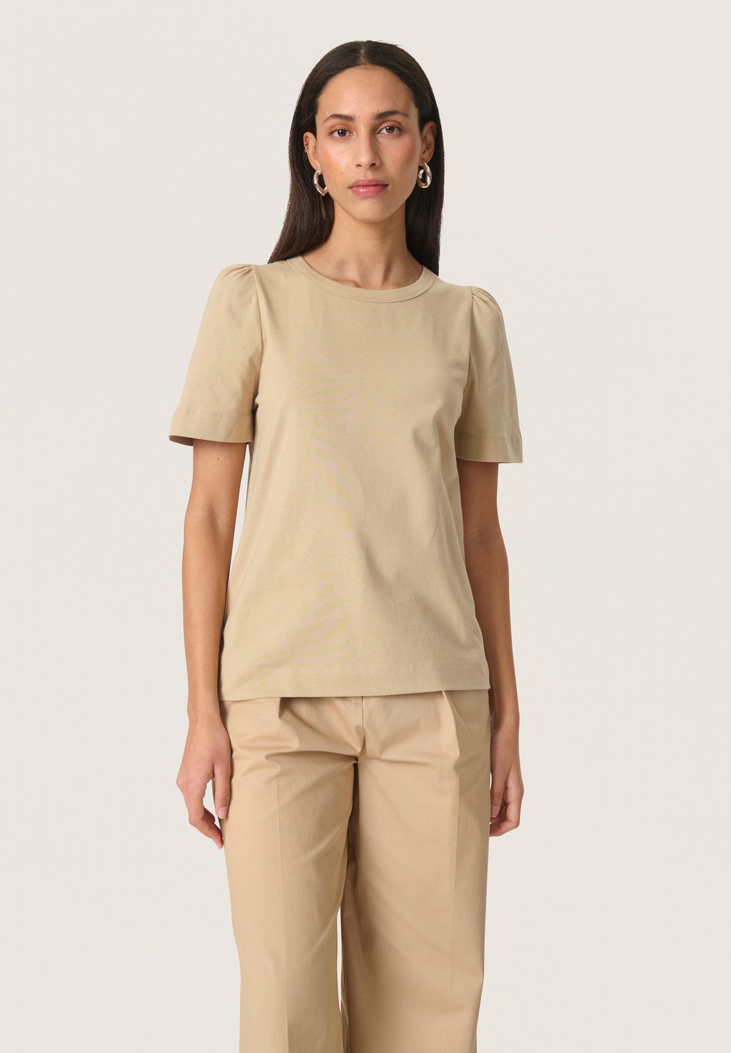 

Базовая футболка JINA PUFF TEE Soaked in Luxury, бежевый