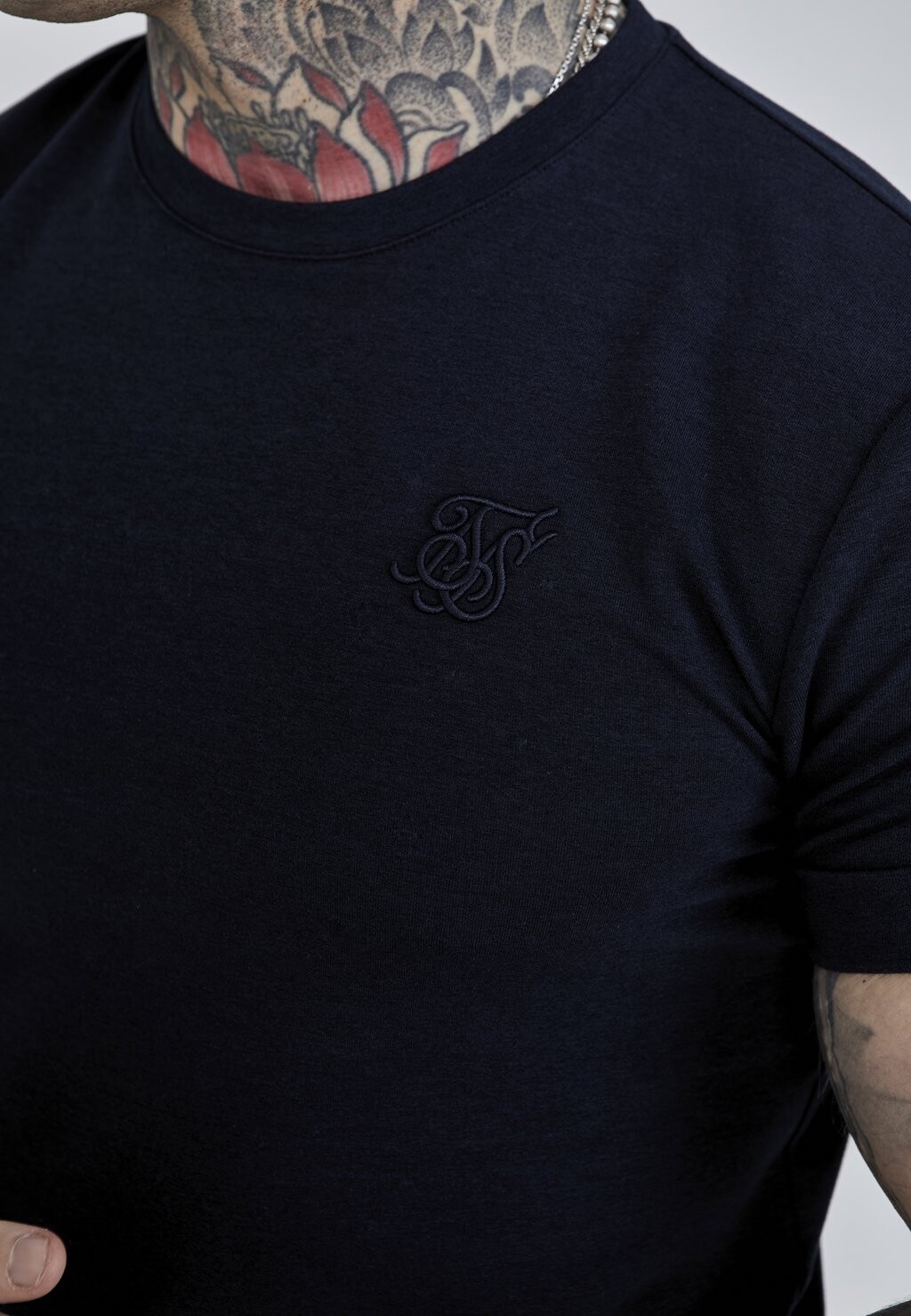 

Базовая футболка ROLL SLEEVE SIKSILK, темно-синий