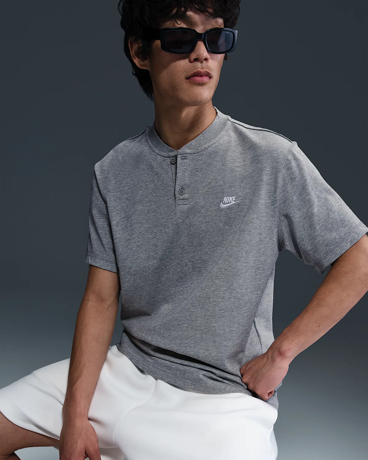 Мужская футболка с коротким рукавом Henley Nike Club, Dark Grey Heather/Light Smoke Grey/White — фото 3