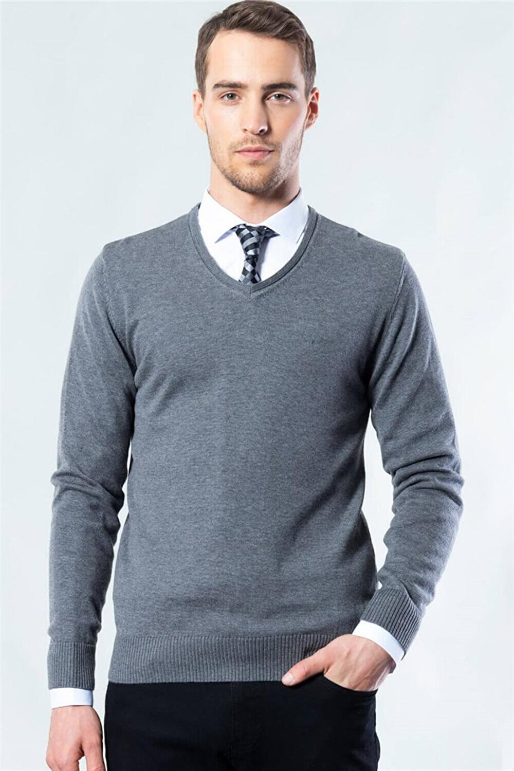 

Мужской хлопковый серый свитер Slim Fit с v-образным вырезом TUDORS, серый
