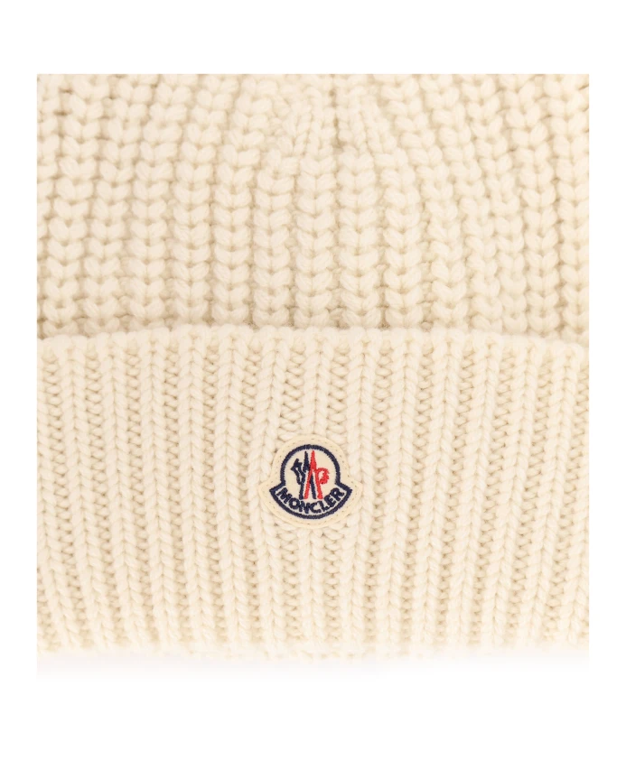 Белая вязаная кепка с нашивкой и логотипом. Moncler, белый — фото 3