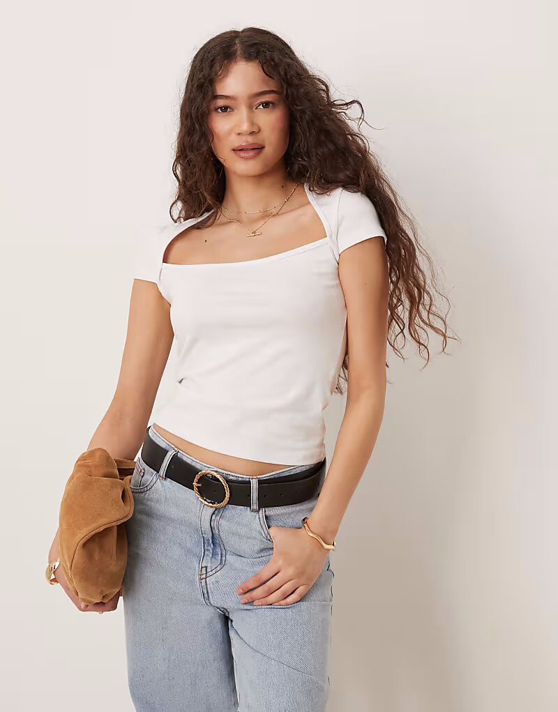

Топ Gina Tricot с короткими рукавами и квадратным вырезом белого цвета