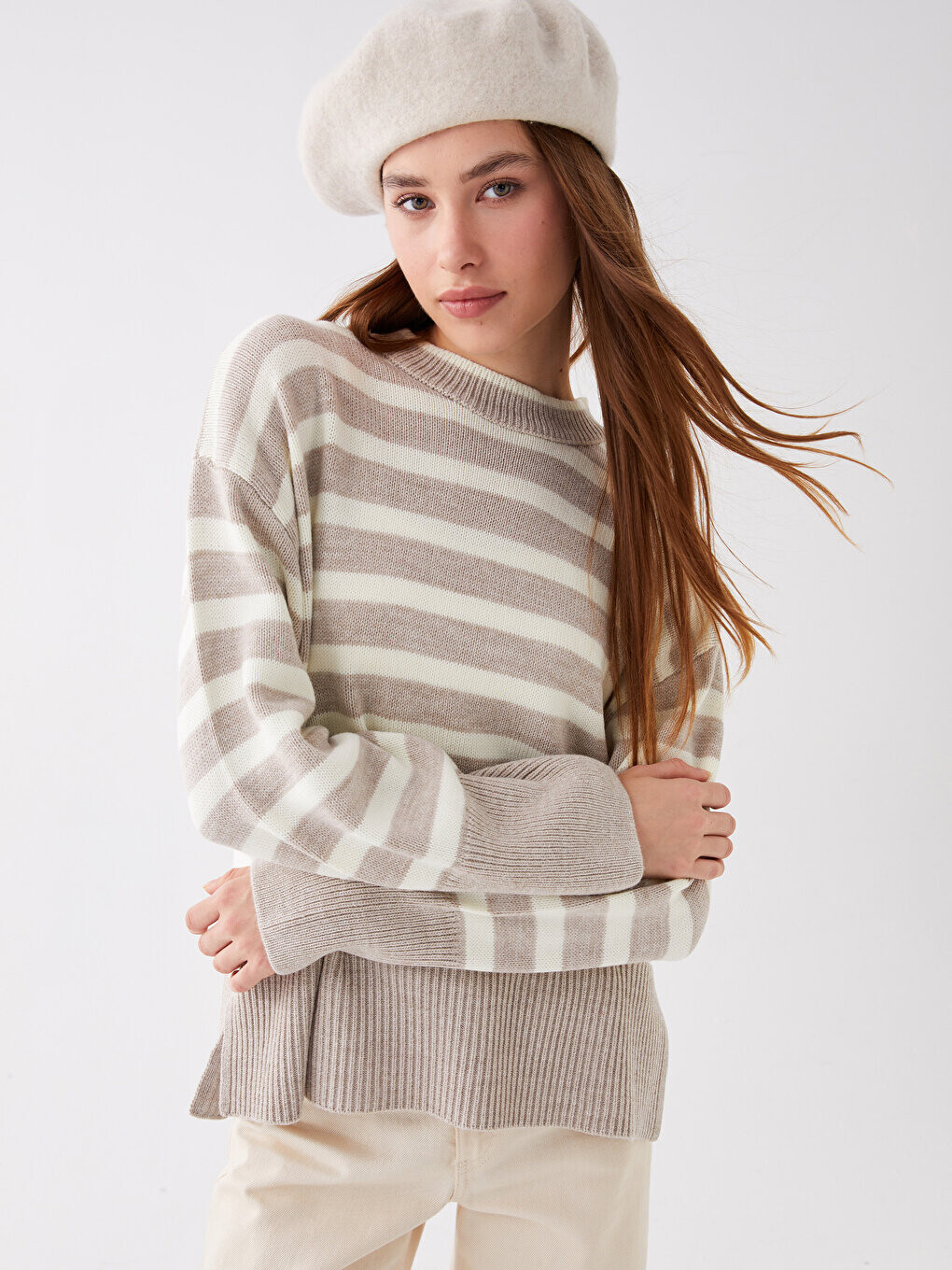 

Женский вязаный свитер большого размера в полоску с круглым вырезом и длинными рукавами LCW Casual, бежевый полосатый