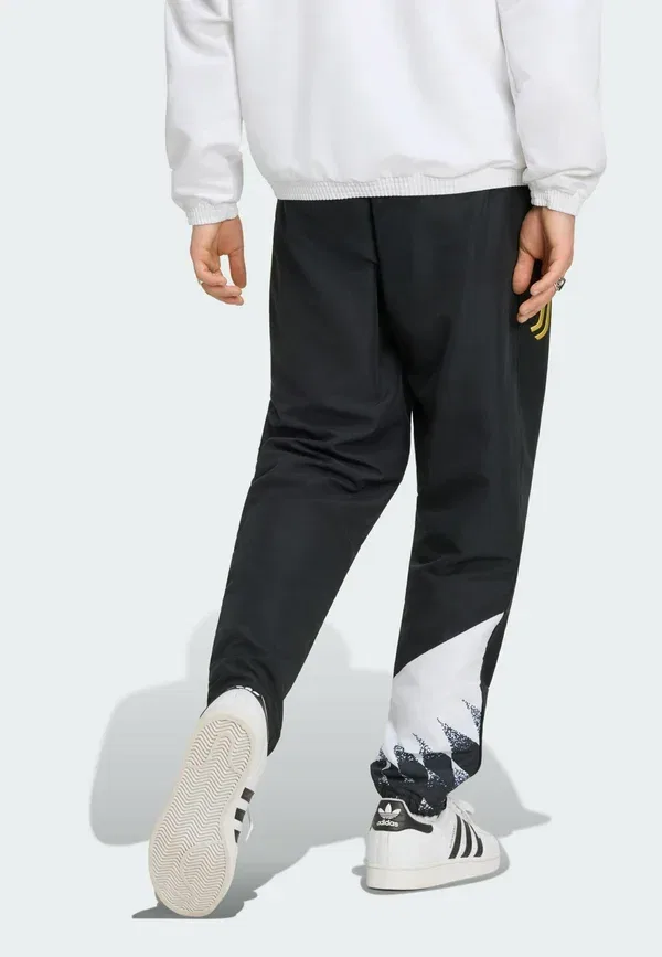 Штаны спортивные Juventus Turin Stadium Track Pants Club Wear Adidas Performance, черный