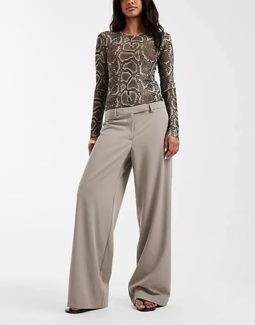 

Классические брюки в стиле 90-х с низкой посадкой ASOS DESIGN