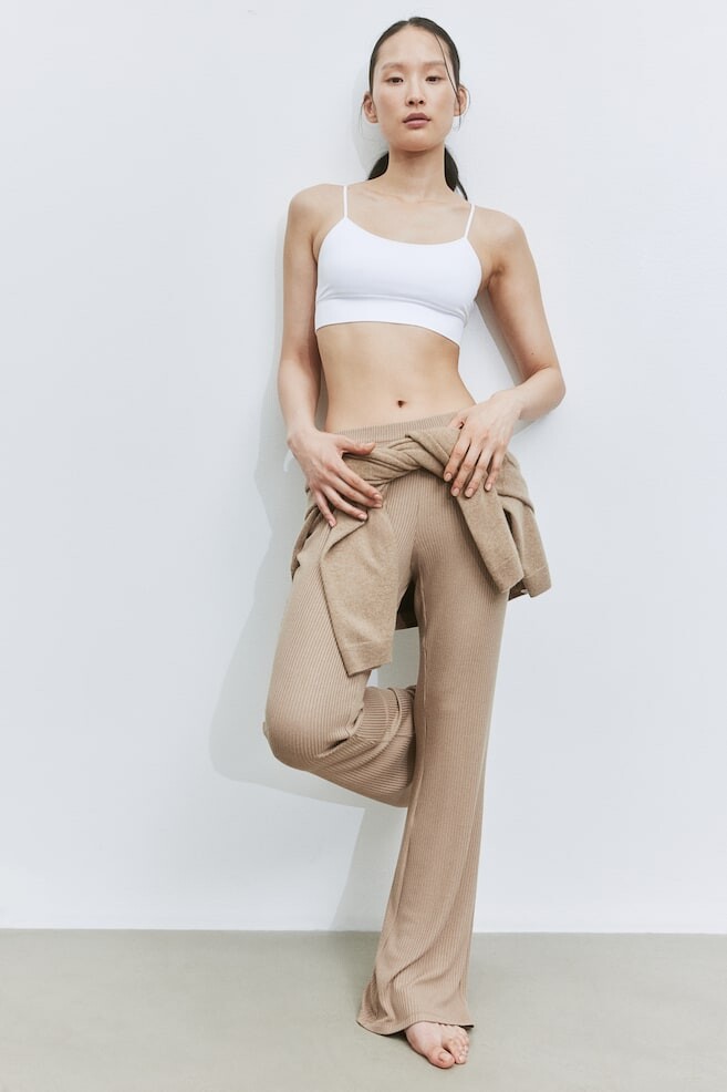 

Расклешенные брюки H&M, бежевый