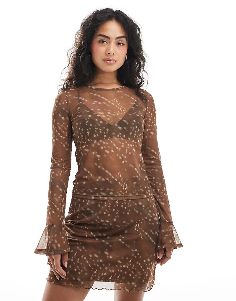 

Сетчатый топ с расклешенными рукавами и принтом «Бэмби» коричневого цвета