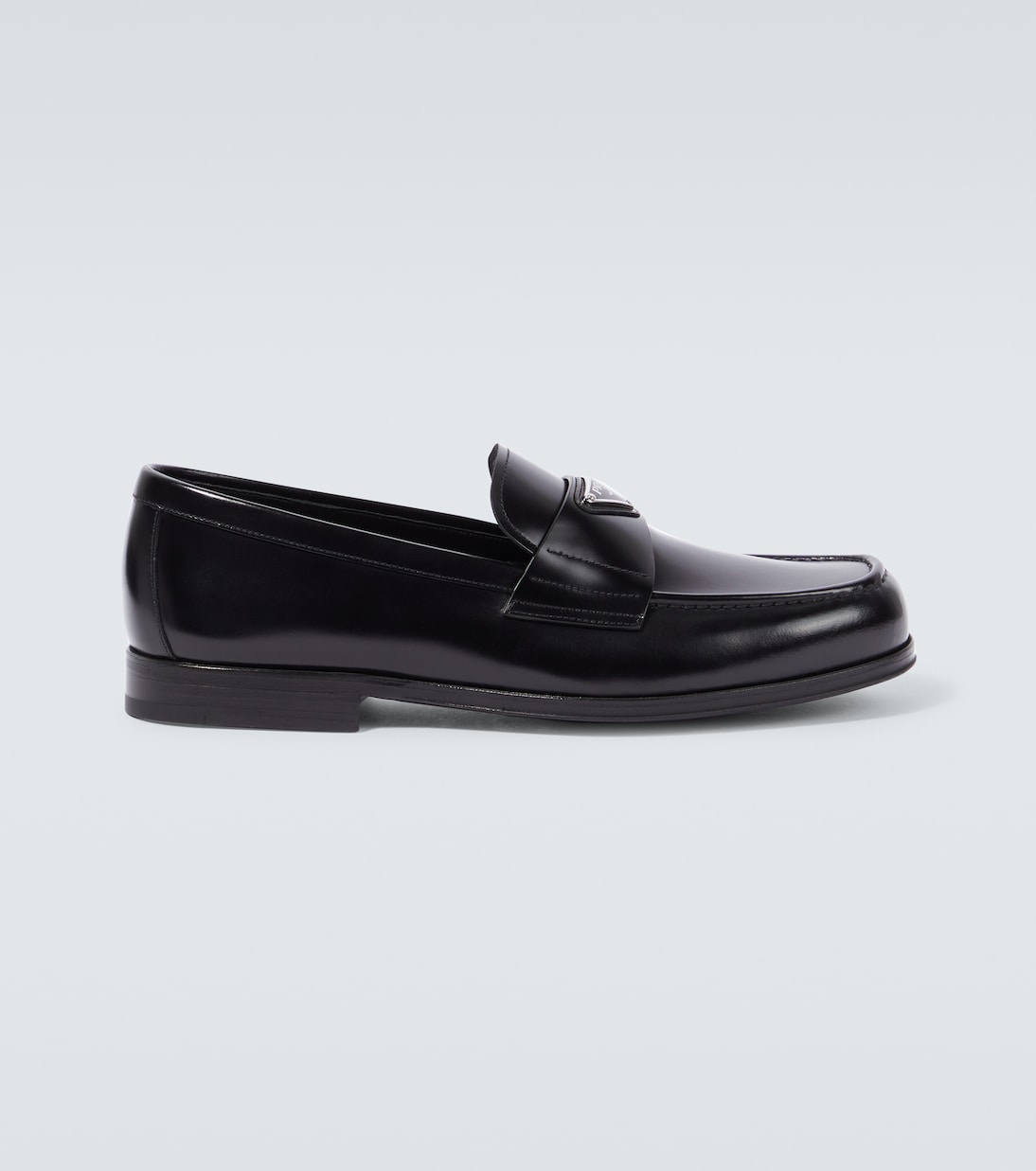

Лоферы из замши с эффектом потертости Prada, черный