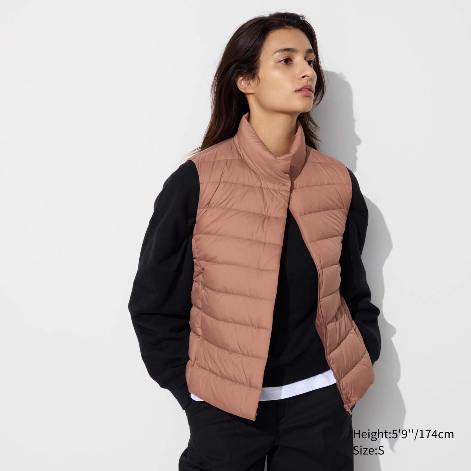 

Ультралегкий пуховый жилет UNIQLO, коричневый