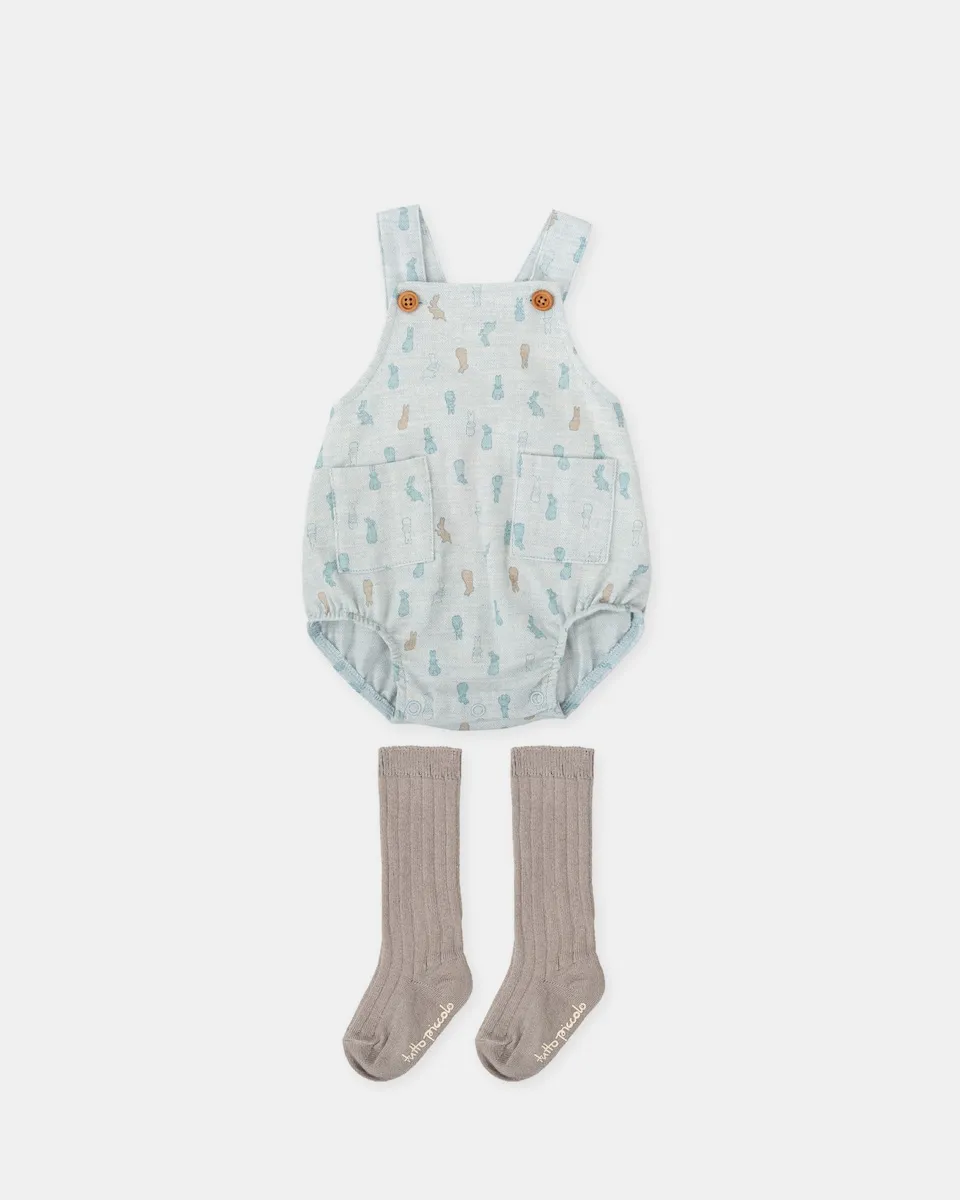 

Комплект для малыша короткий комбинезон с зайчиками и носочки Tutto Piccolo, светло-голубой