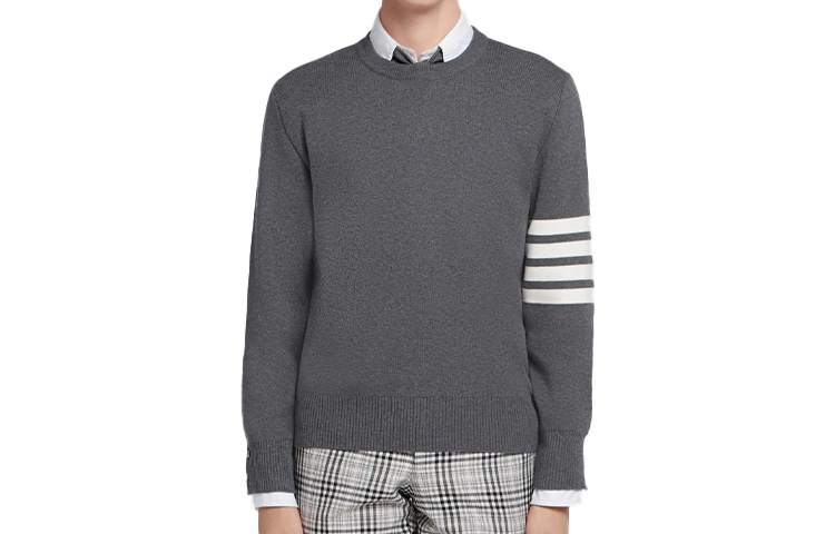 

Джемпер с круглым вырезом и 4 планками THOM BROWNE, серый