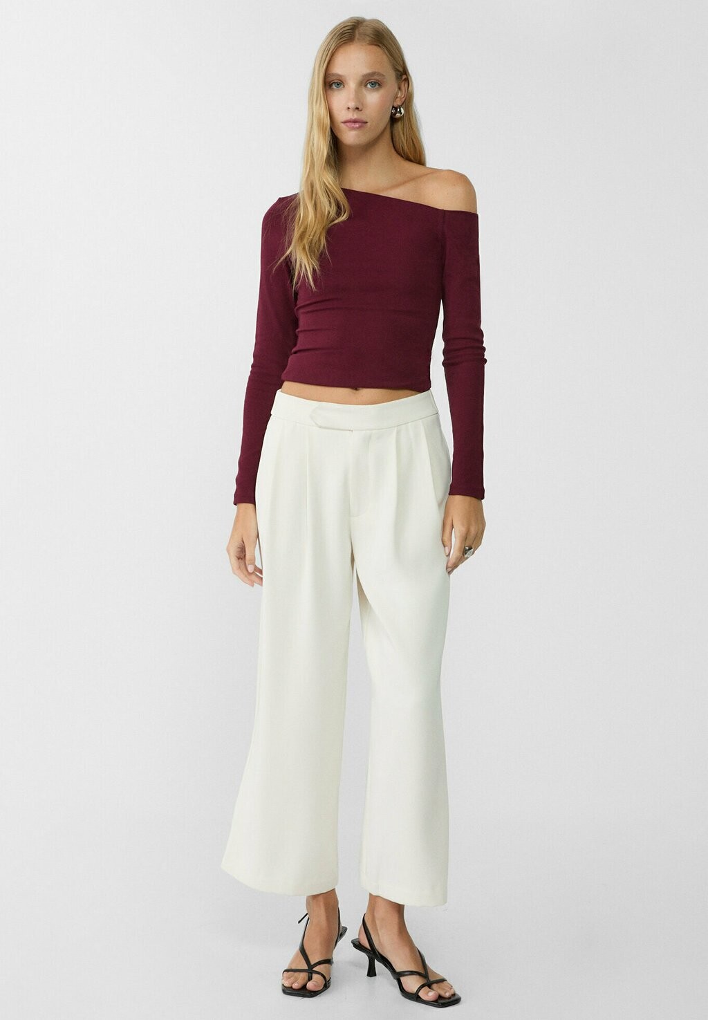

Топ с длинными рукавами WITH ASYMMETRIC NECKLINE Stradivarius, темно-красный