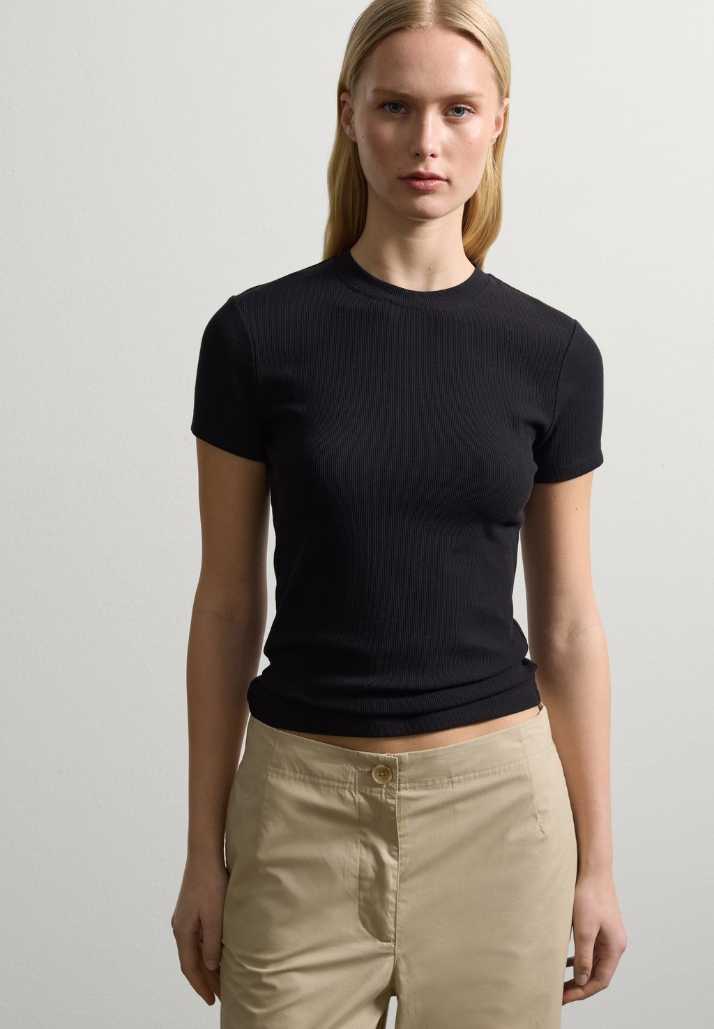 

Базовая футболка Stefanel, черный