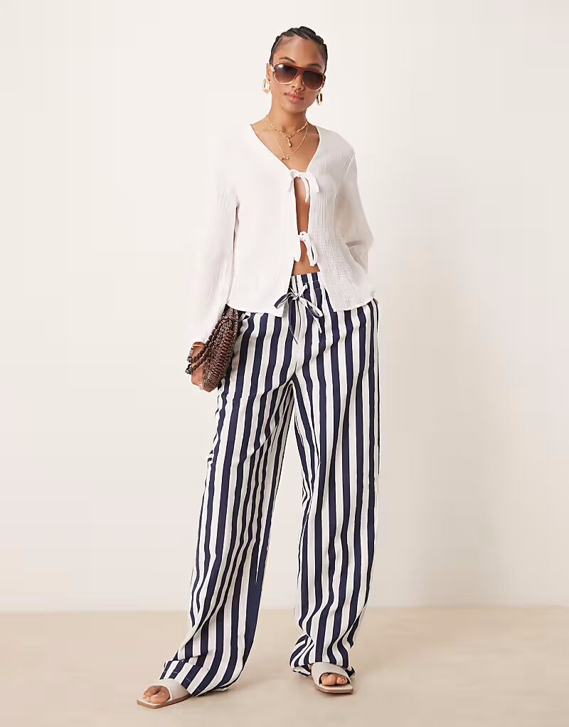 

ASOS DESIGN Высокие брюки без застежки из льняного материала в темно-синюю полоску