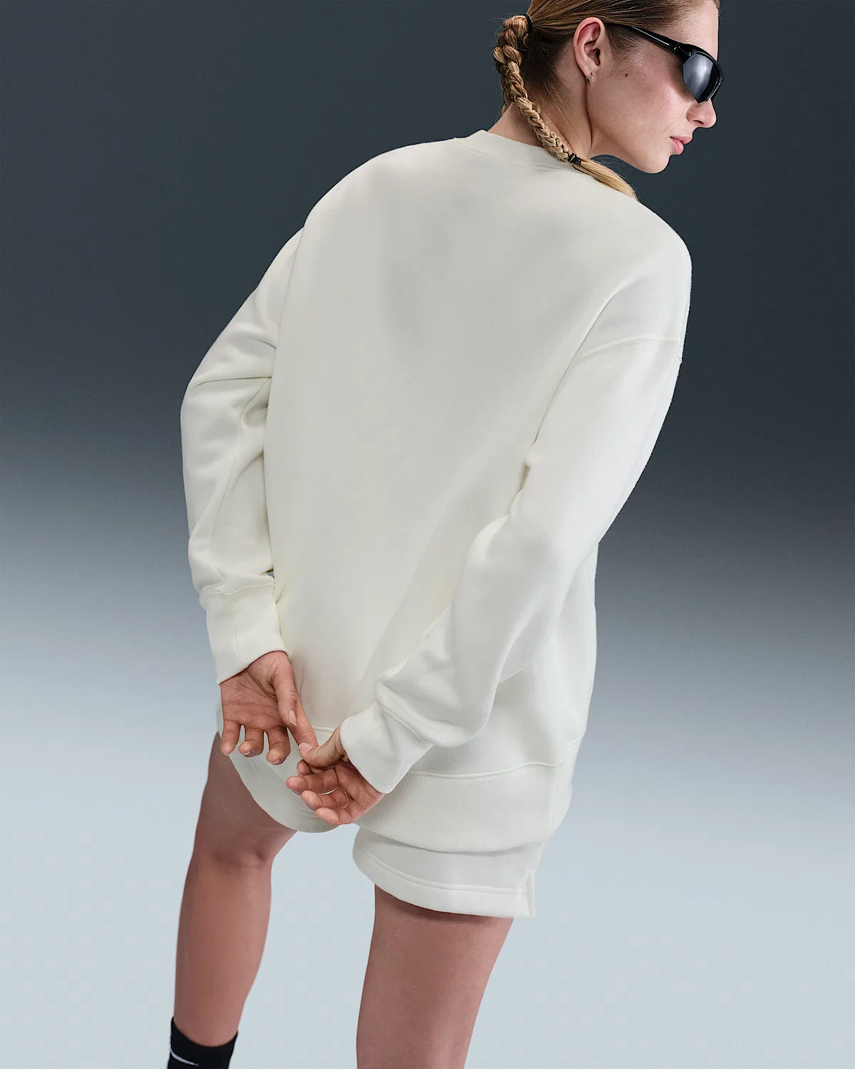 Женский оверсайз свитшот с круглым вырезом Nike Sportswear Phoenix Fleece, Sail/Black — фото 2