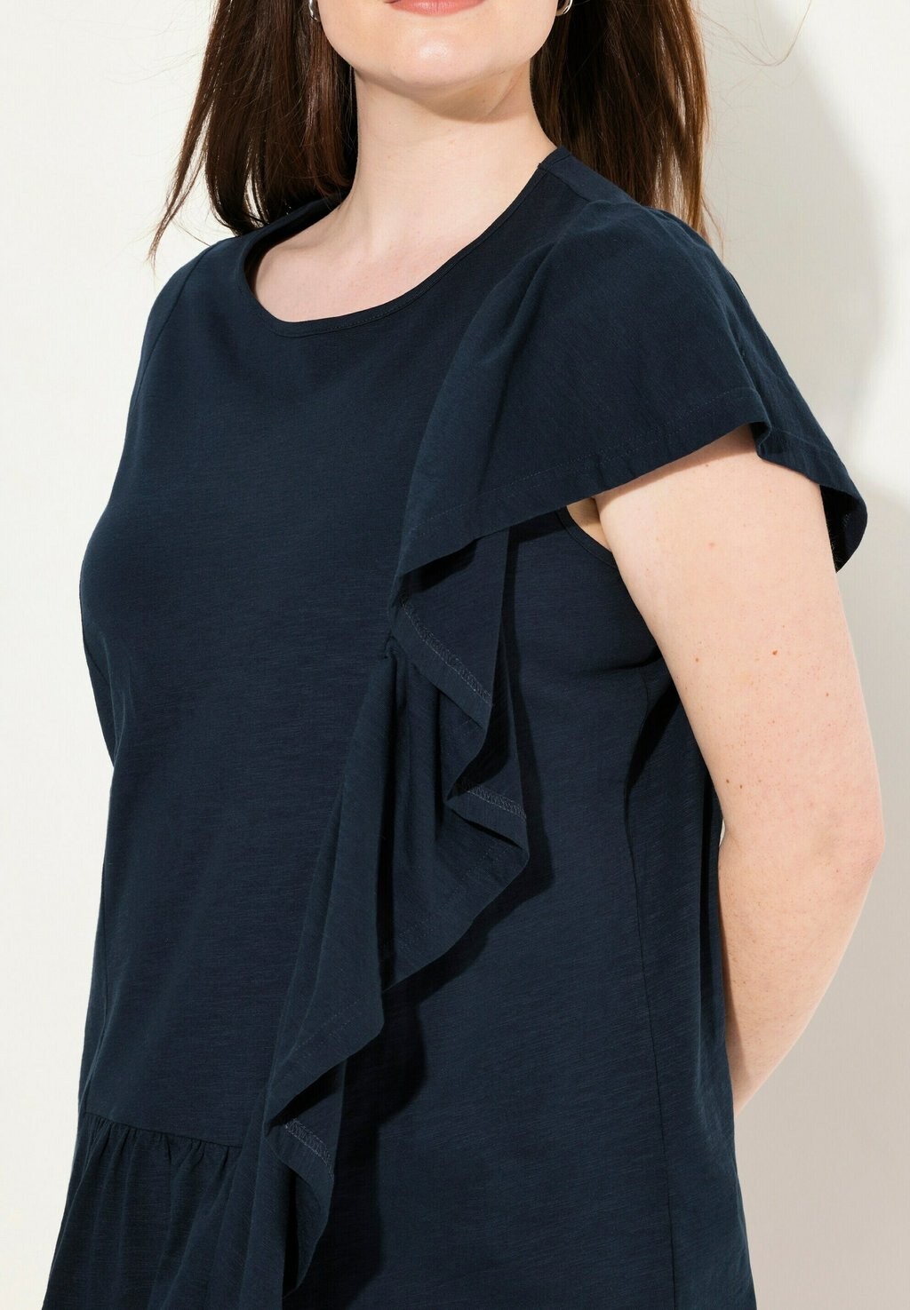 

Футболка с принтом ASYMMETRIC FLOUNCE TEE Ulla Popken, темно-синий