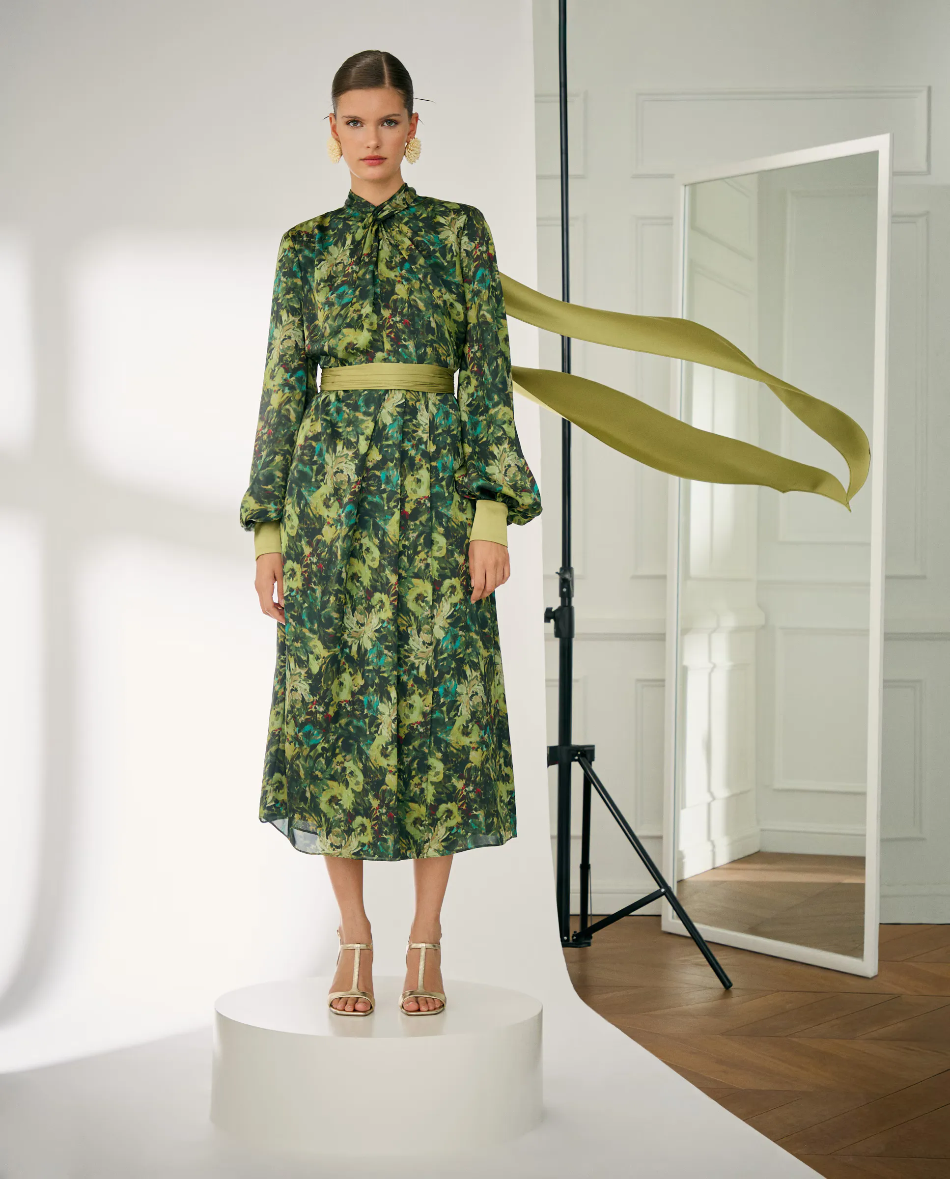 

Короткое платье свободного кроя с длинными рукавами Woman Fiesta El Corte Inglés, зеленый