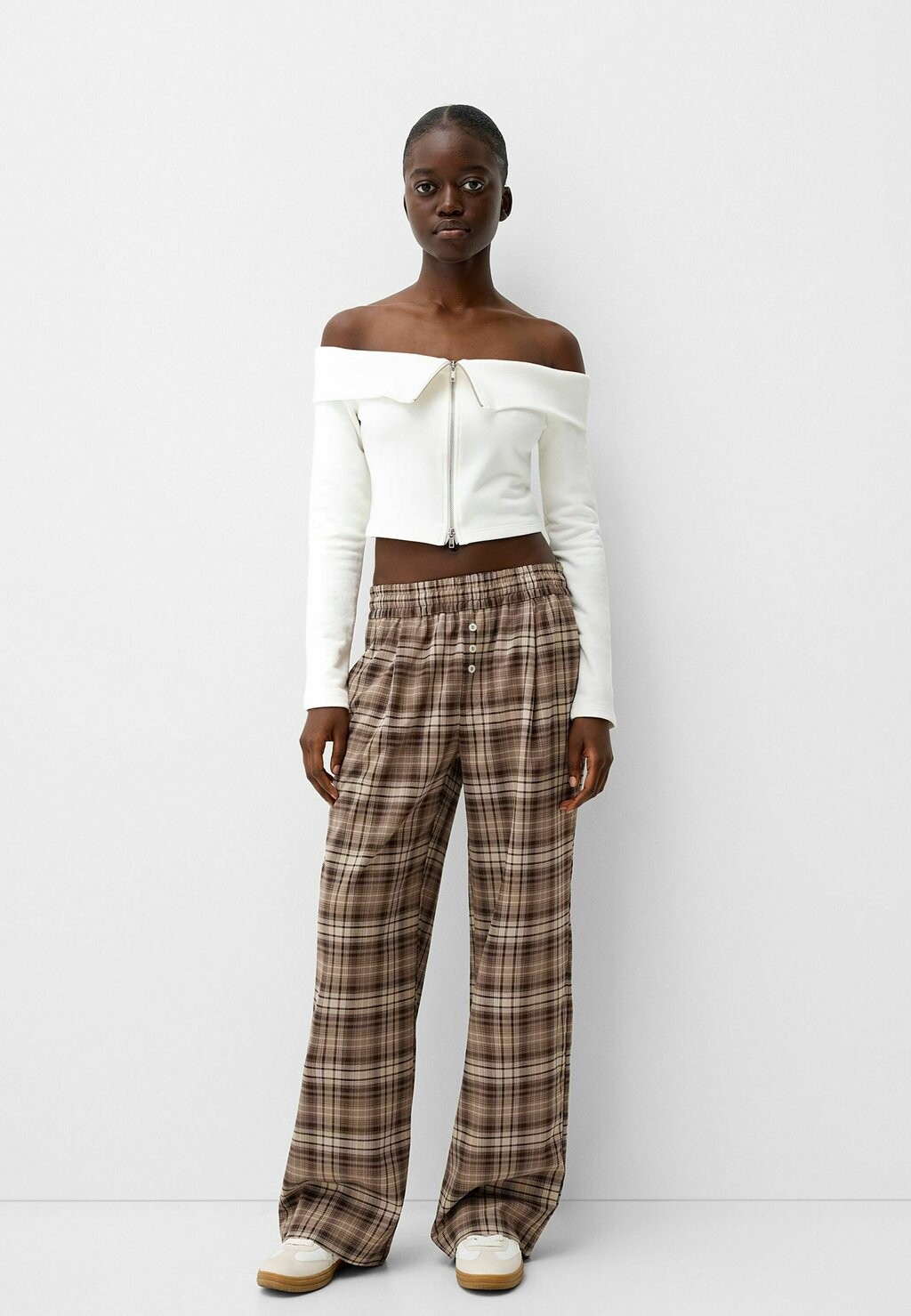 

Брюки CHECK Bershka, темно-коричневый