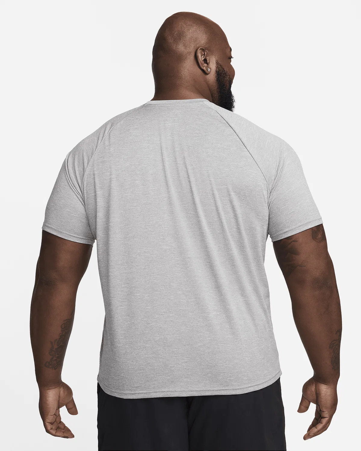 Мужская футболка Dri-FIT UV с коротким рукавом (Big & Tall) Nike Swim Hydroguard Essential, Particle Grey — фото 2