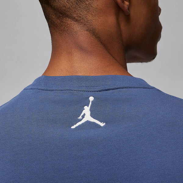 Футболка Air Jordan x A Ma Manire T-shirt Aisa Sizing 'Mystic Navy', цвет mystic navy — фото 4
