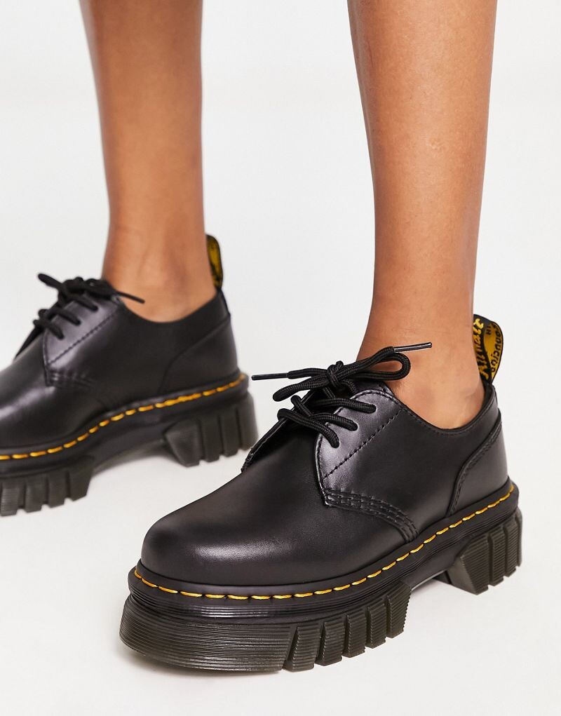 

Черные туфли с тремя парами люверсов и массивной подошвой Dr Martens Audrick