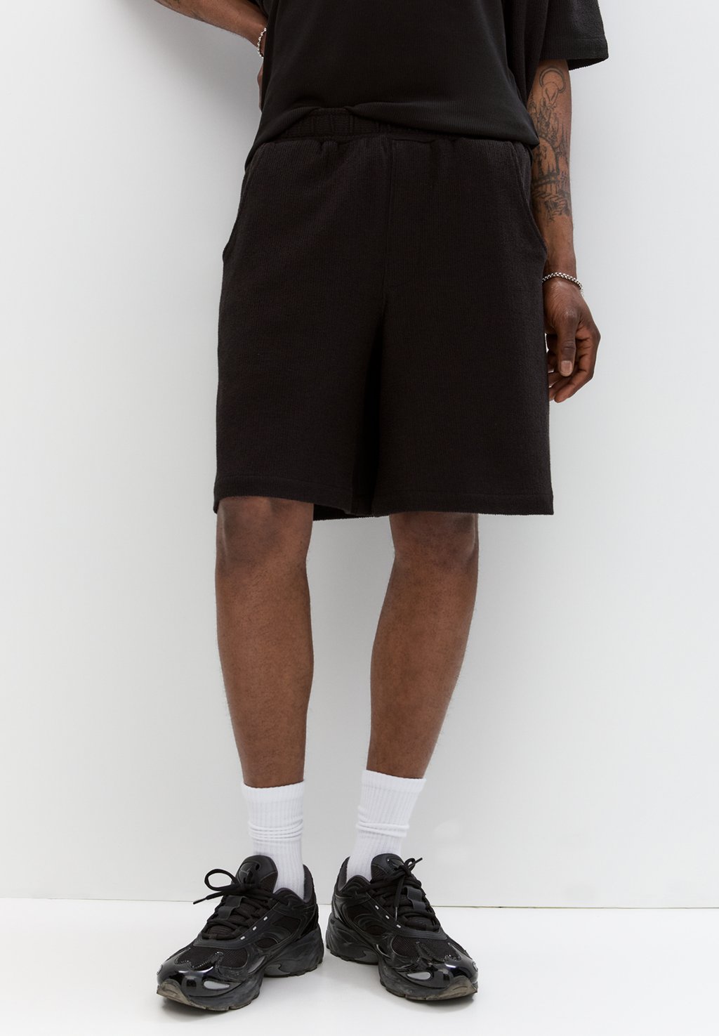 

Шорты BERMUDA PULL&BEAR, черный