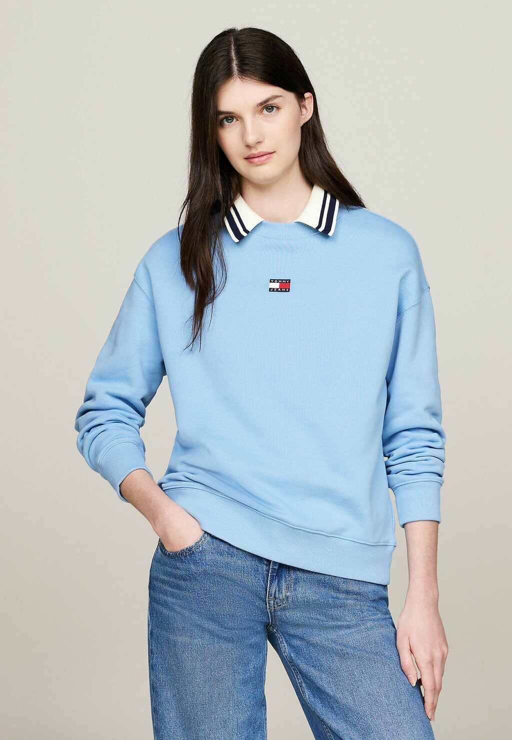 

Толстовка BXY BADGE CREW EXT Tommy Jeans, светло-голубой
