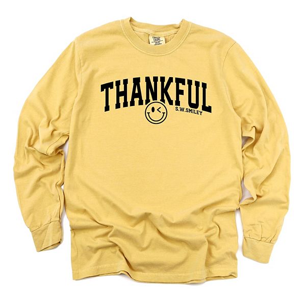 

SWSmiley thankful varsity arched - женская футболка с длинным рукавом и принтом, окрашенная в стиле garment dyed Simply Sage Market, Mustard, Зеленый, SWSmiley thankful varsity arched - женская футболка с длинным рукавом и принтом, окрашенная в стиле garm