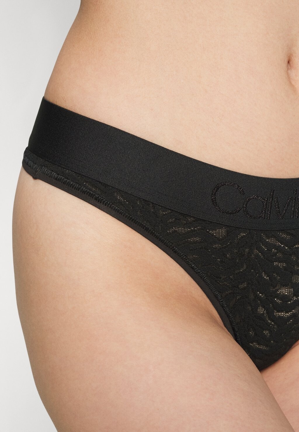 

Стринги Calvin Klein, черные