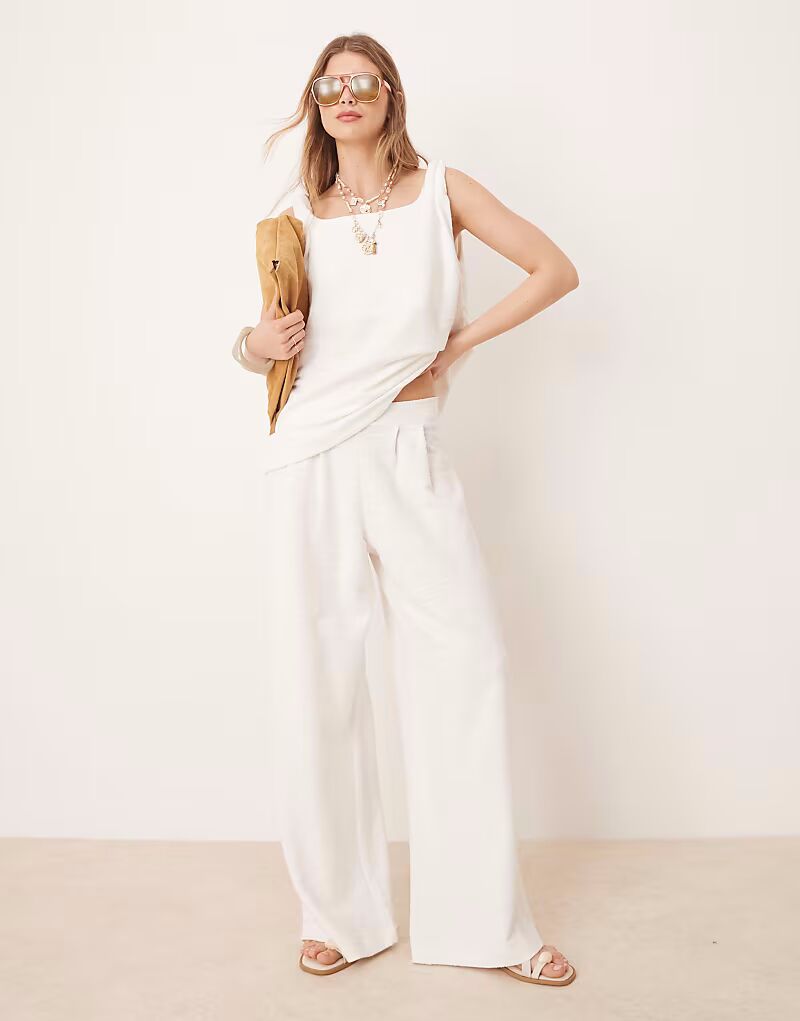 

Широкие брюки ASOS DESIGN из белого трикотажа букле со складками спереди