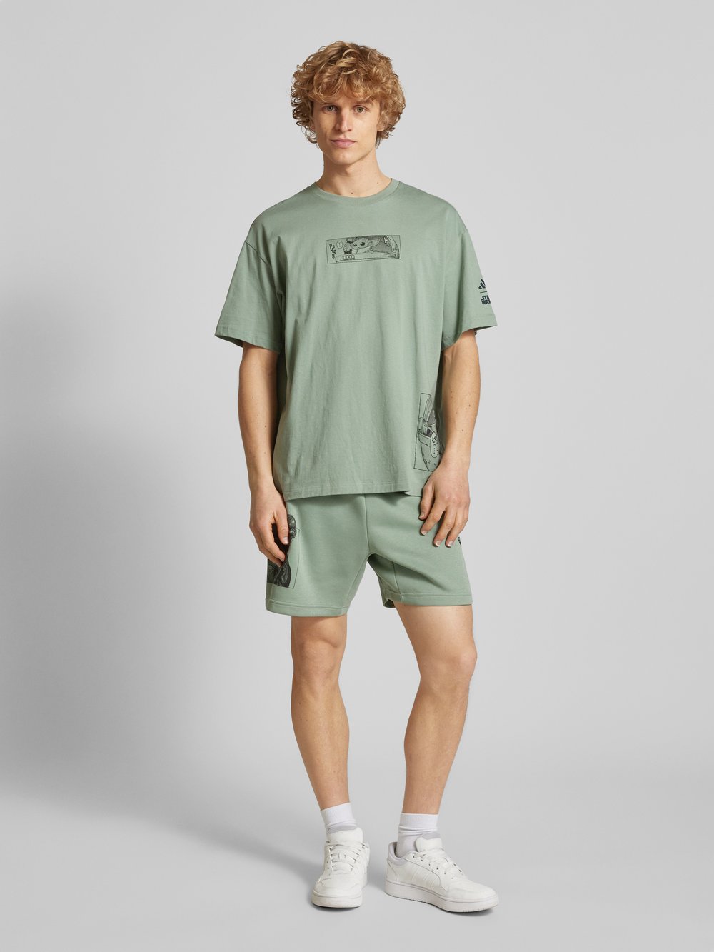 

Футболка с этикеткой ADIDAS SPORTSWEAR