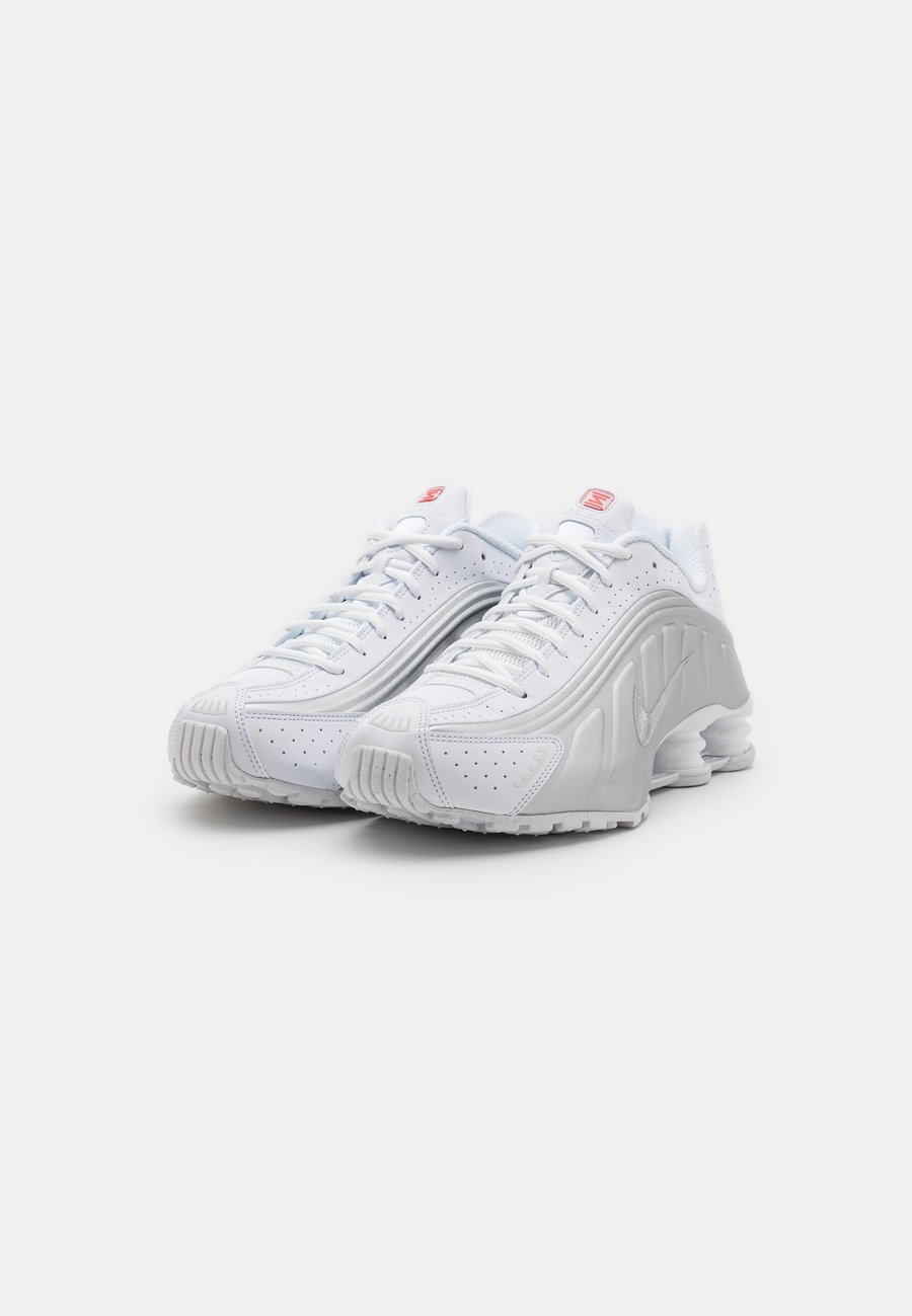Кроссовки Nike Sportswear SHOX R4 UNISEX, White/Metallic Silver/White/Bright Crimson/White — фото 4