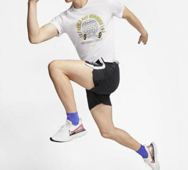 Футболка Miler Wild Run Earth Printing с коротким рукавом Nike, белый — фото 3