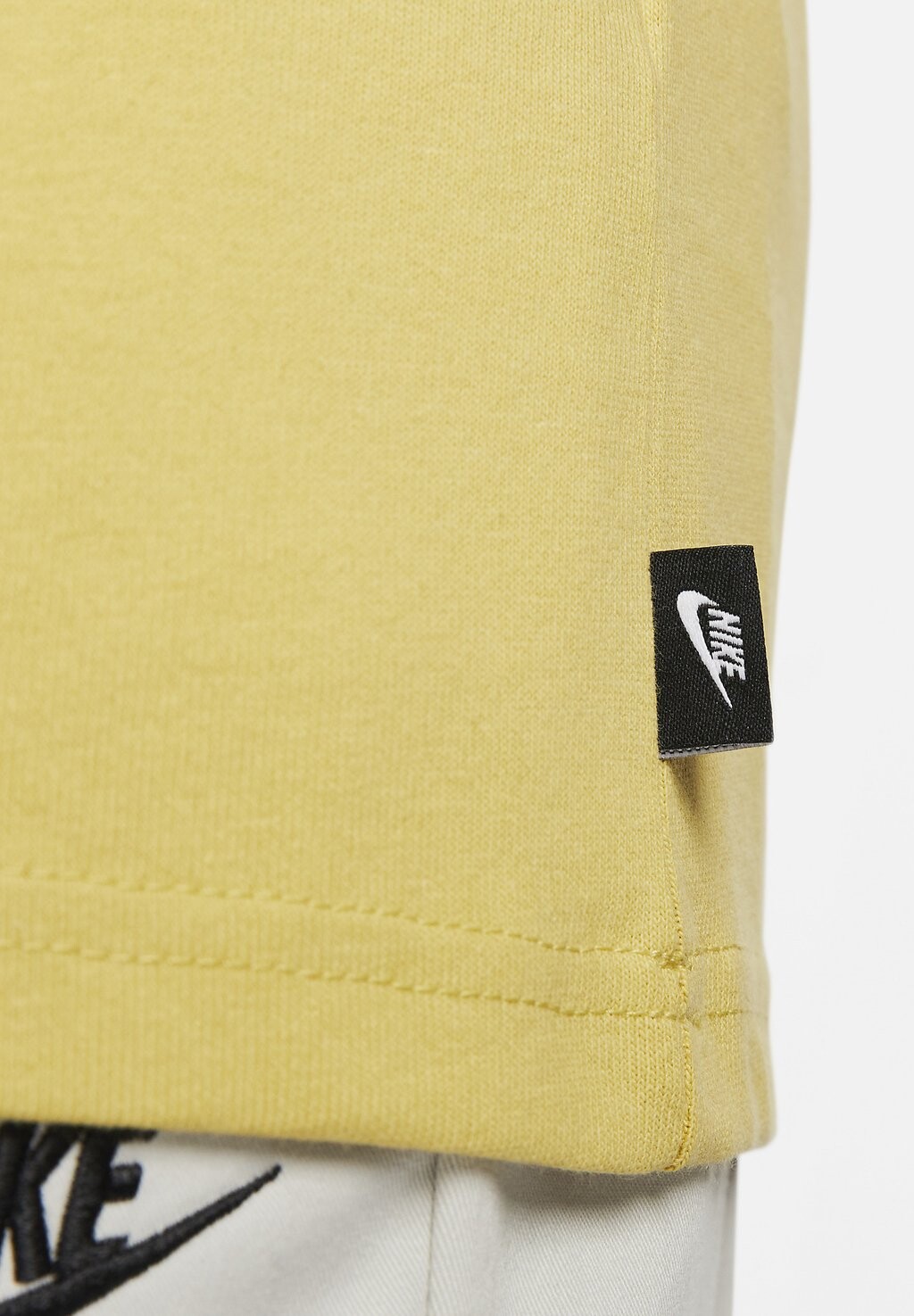 

Базовая футболка Nike Sportswear, золотой