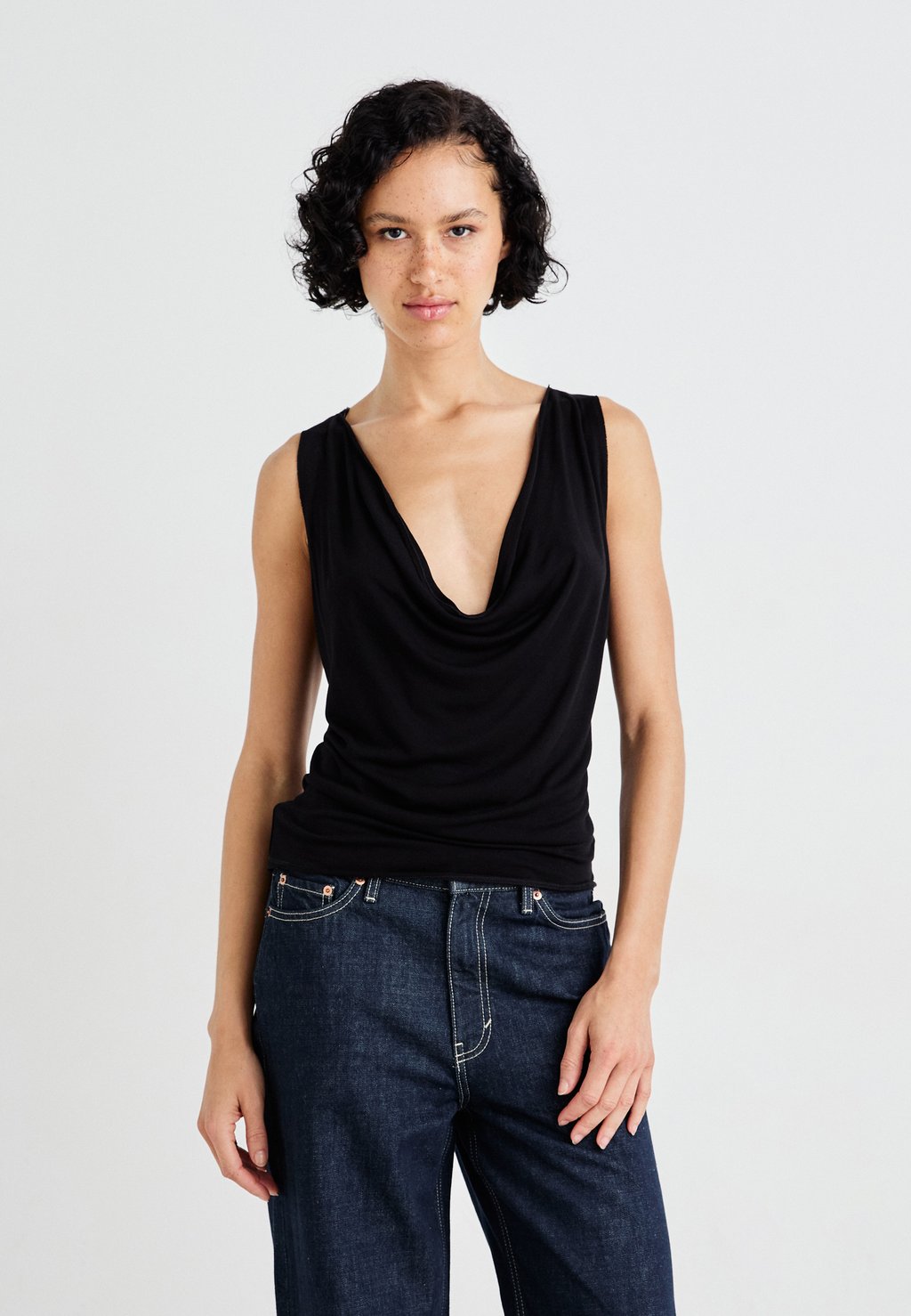 

Топ DRAPED NECK Weekday, черный