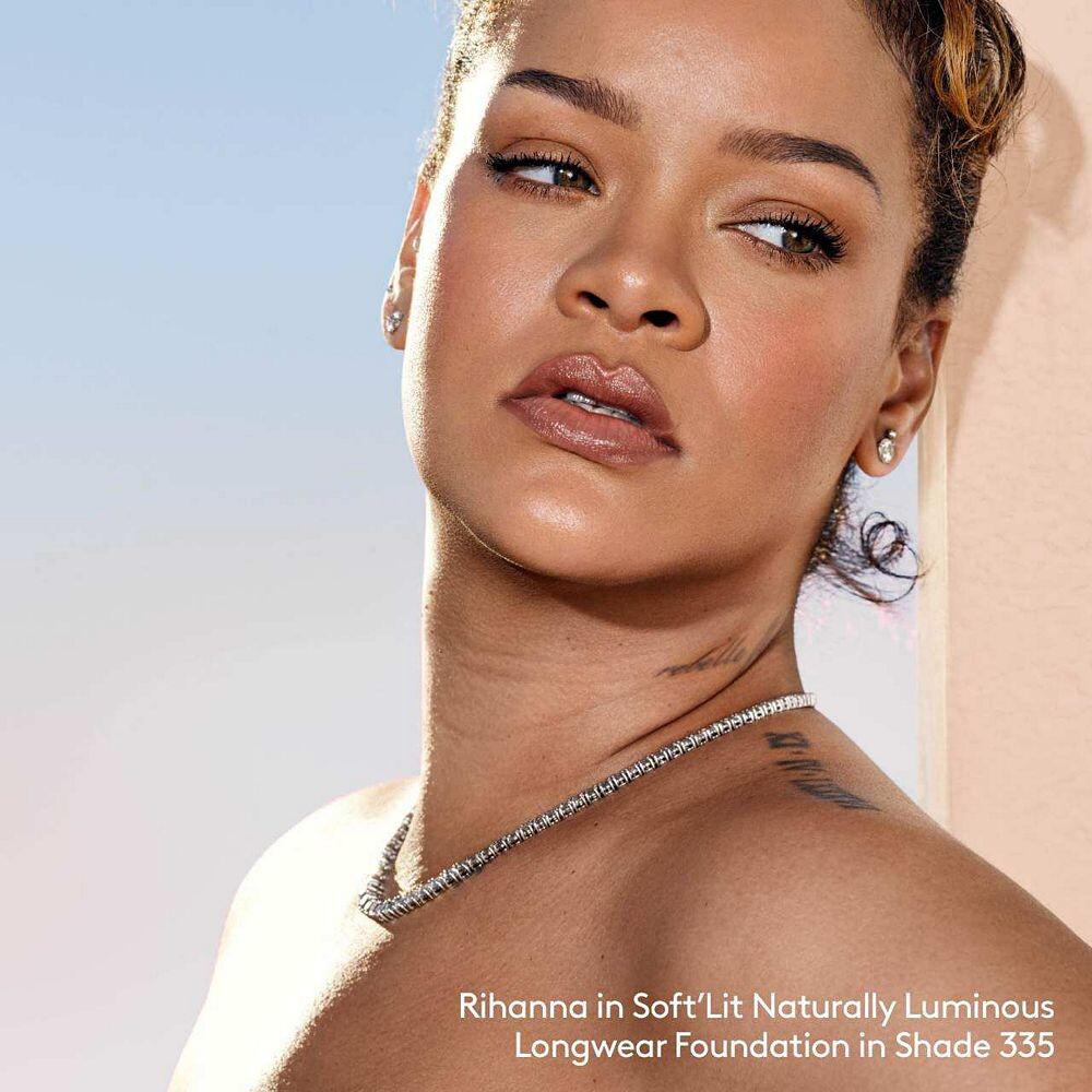 FENTY BEAUTY by Rihanna Soft'Lit Naturally Luminous увлажняющая тональная основа для стойкой одежды, 470 — фото 2